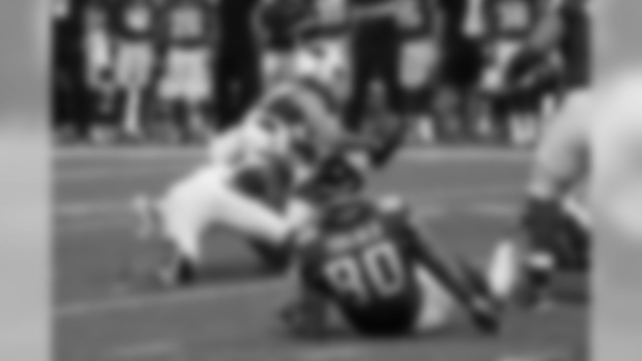 S Tyrann Mathieu picks off a pass