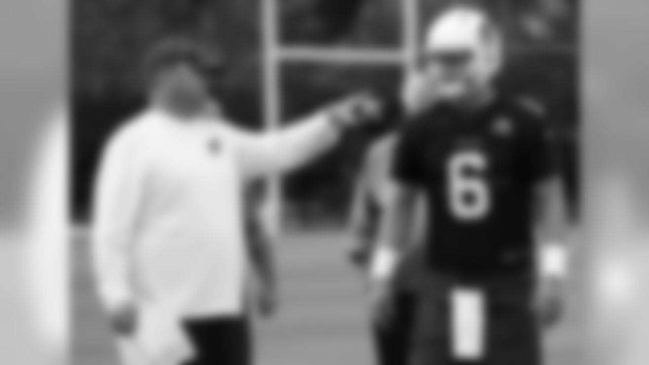 QB coach Freddie Kitchens talks with QB Jake Coker