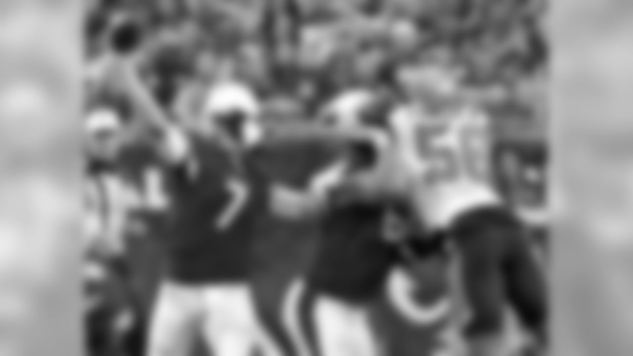 QB Blaine Gabbert unloads in the pocket