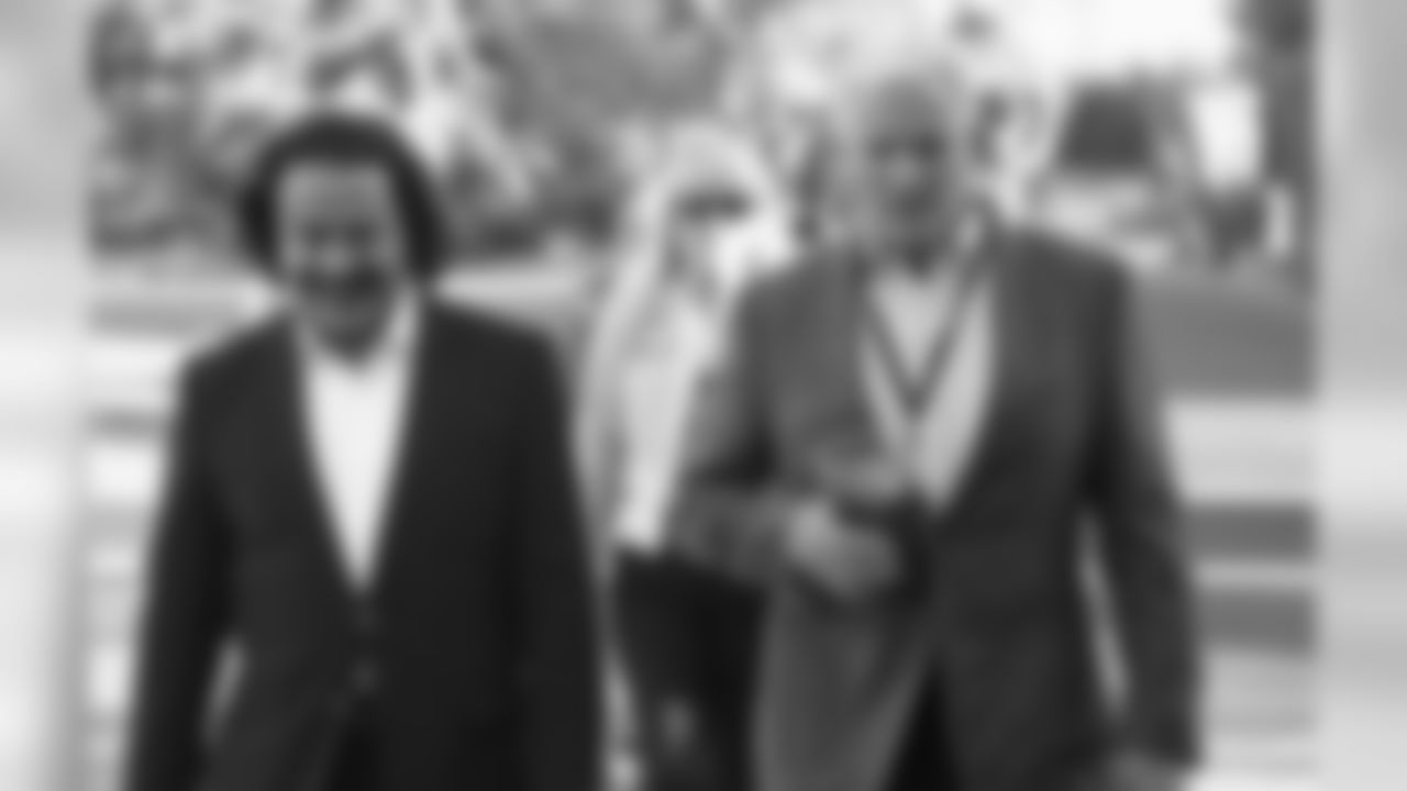 Jaguars owner Shahid Khan (left) and Browns owner Jimmy Haslam
