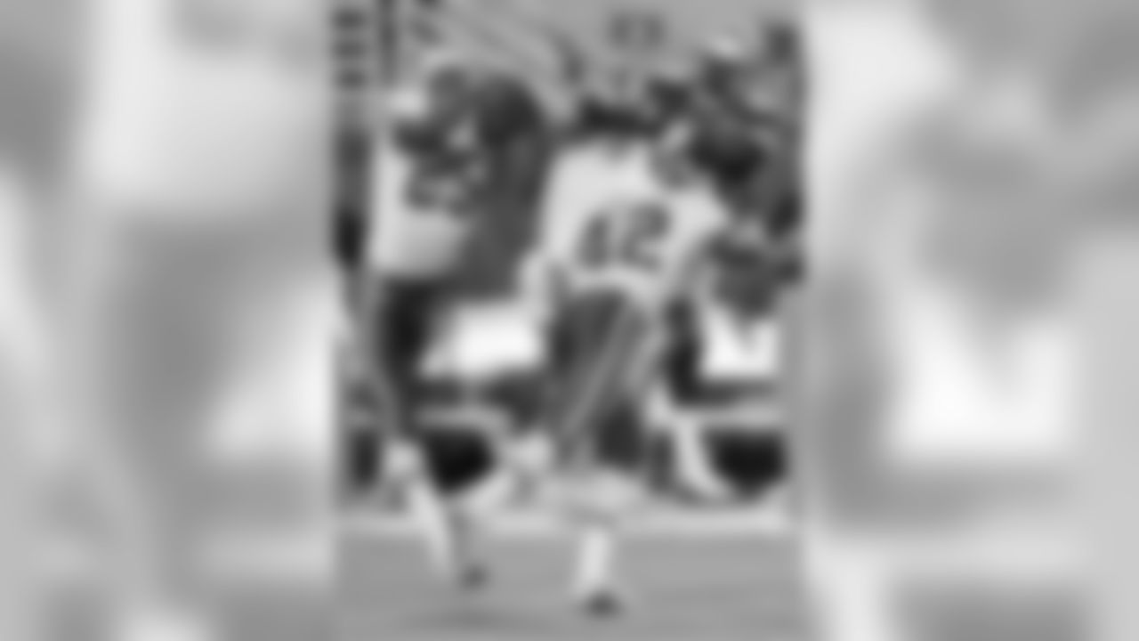 2000: DB Corey Chavous picks off a pass