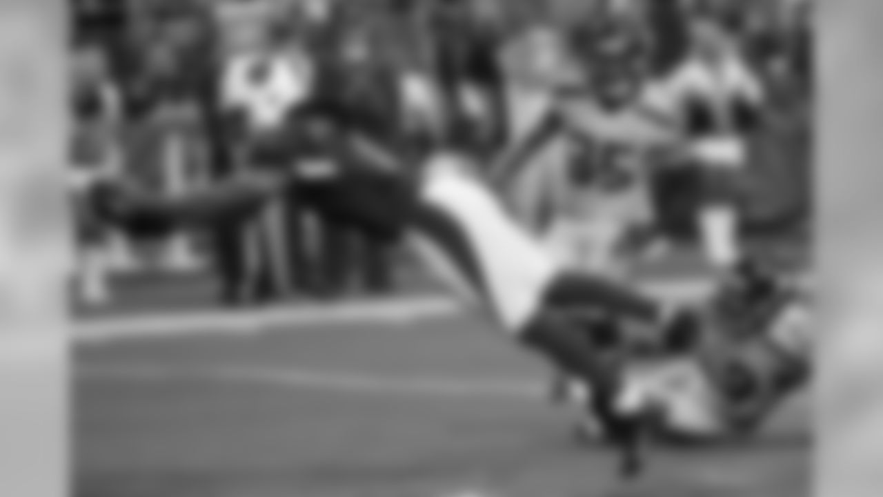 2015: WR Larry Fitzgerald dives for a score