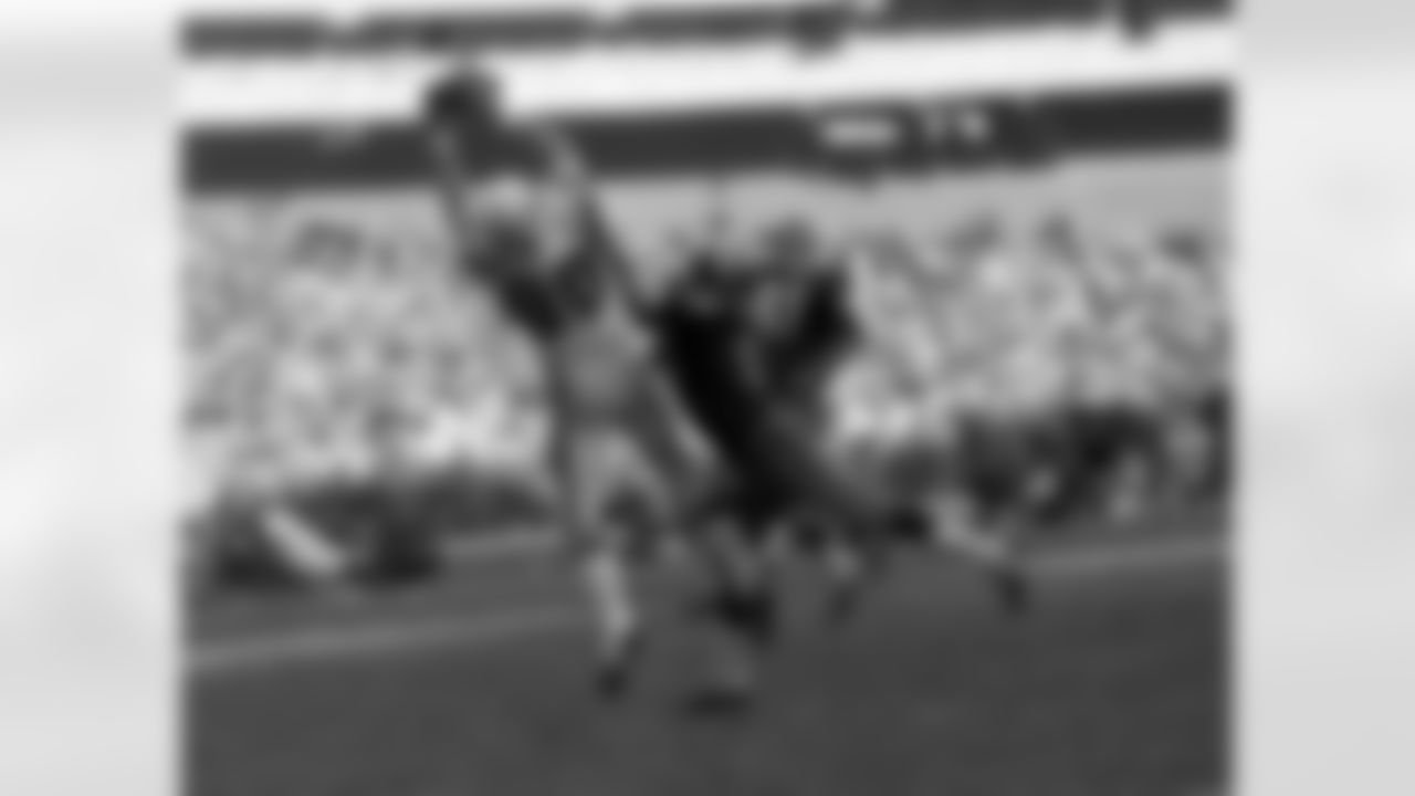1967: Cardinals WR Dave Williams catches a pass