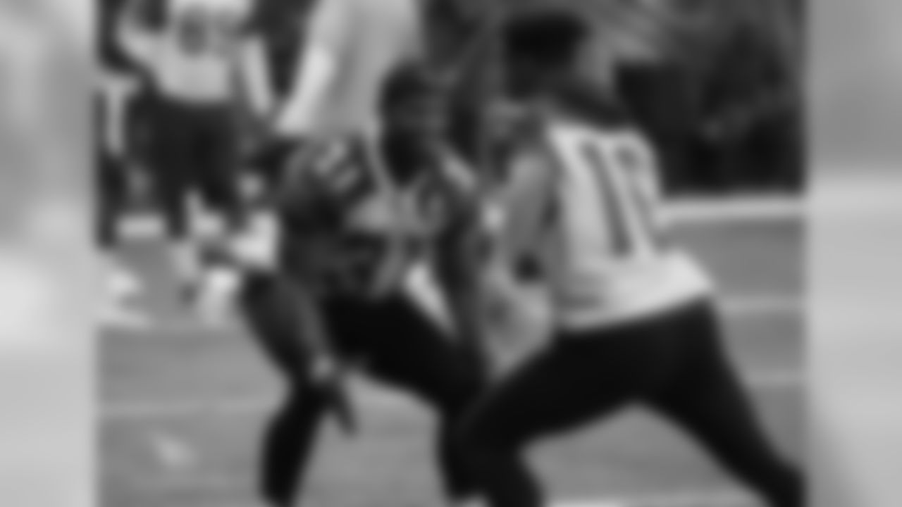 RB David Johnson pretends to cover WR Brittan Golden at minicamp