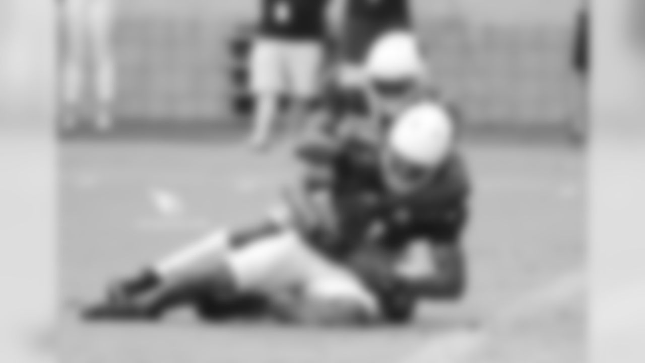 WR Larry Fitzgerald gets tackled by CB Brandon Williams