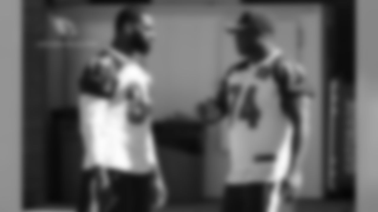 TE Jermaine Gresham (left) and LT D.J. Humphries