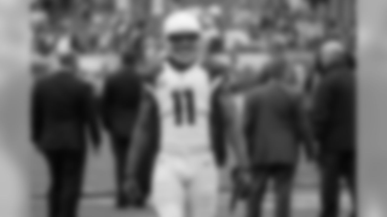 WR Larry Fitzgerald before the game