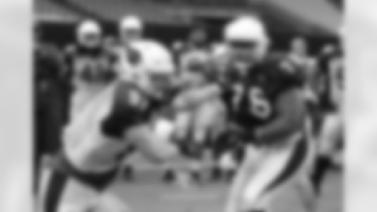 DT Josh Mauro (97) vs G Mike Iupati