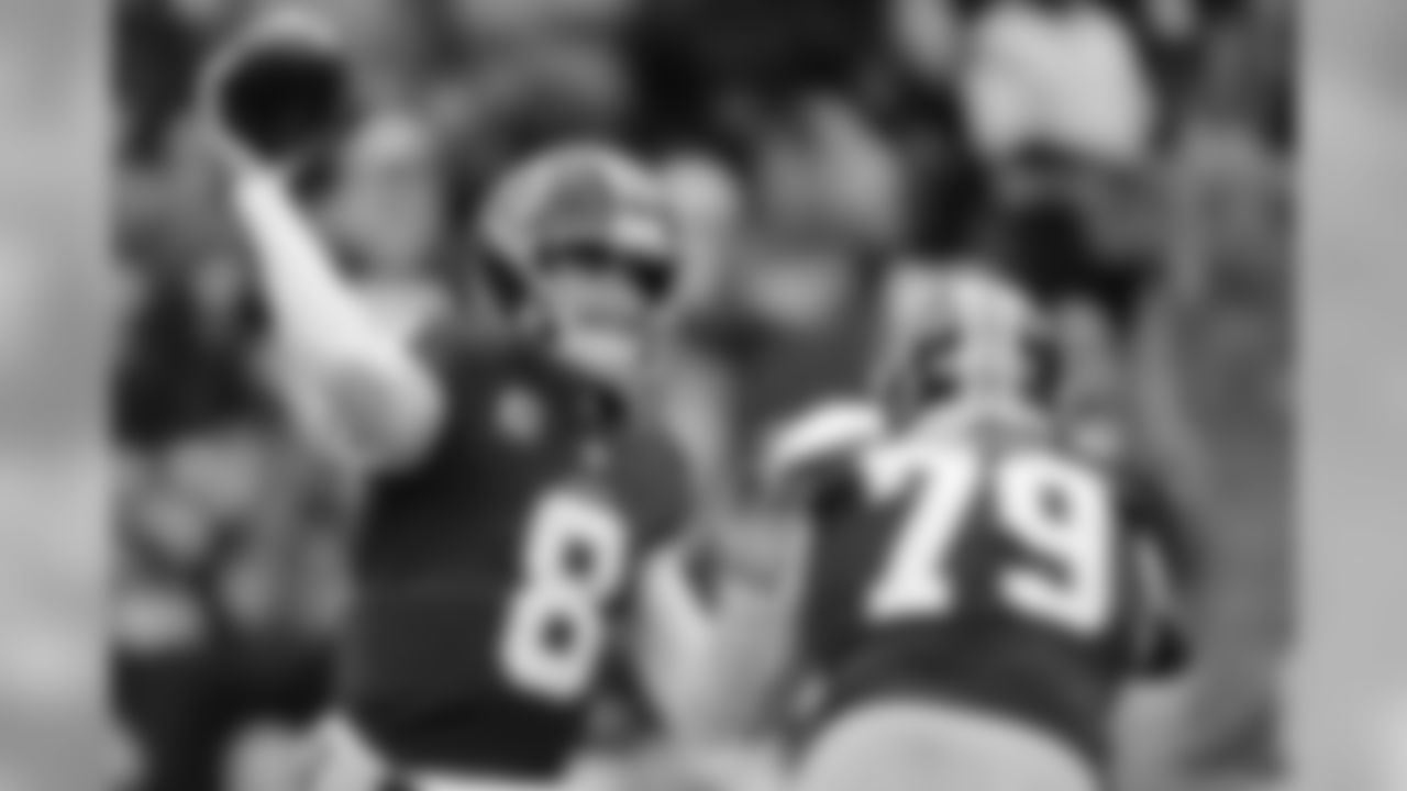 Redskins QB Kirk Cousins makes the pass