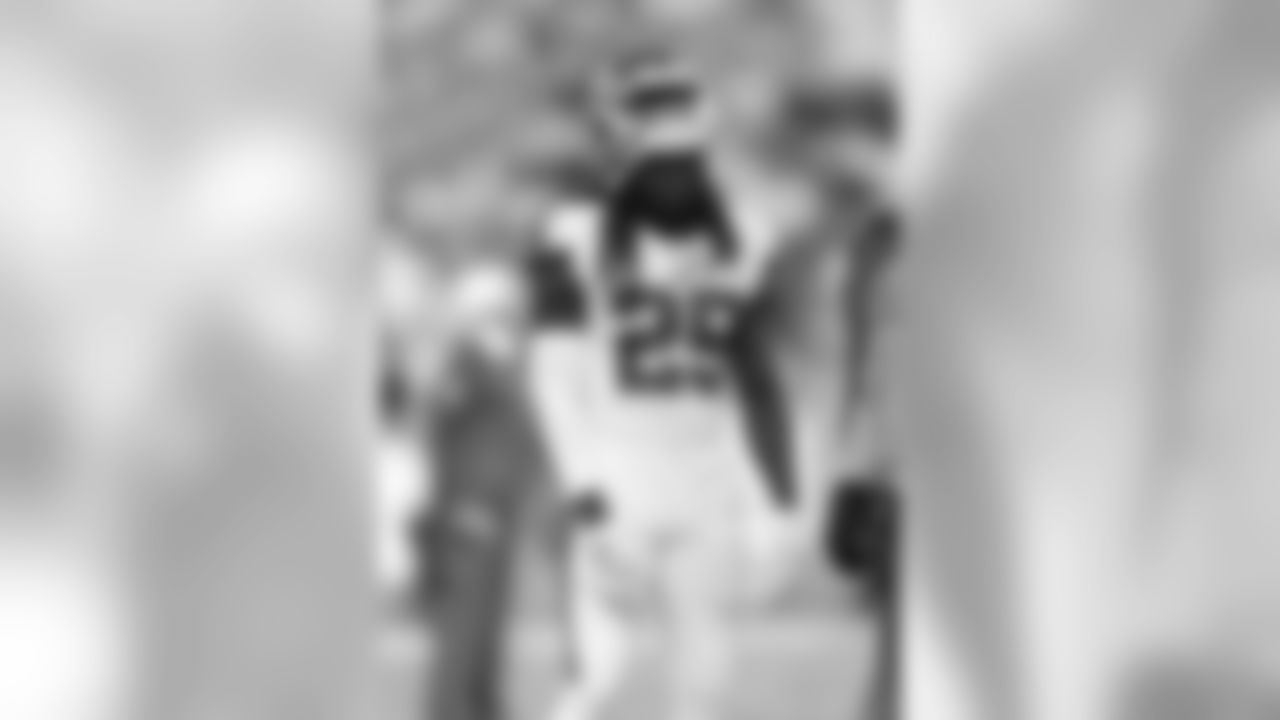 CB Brandon Dixon