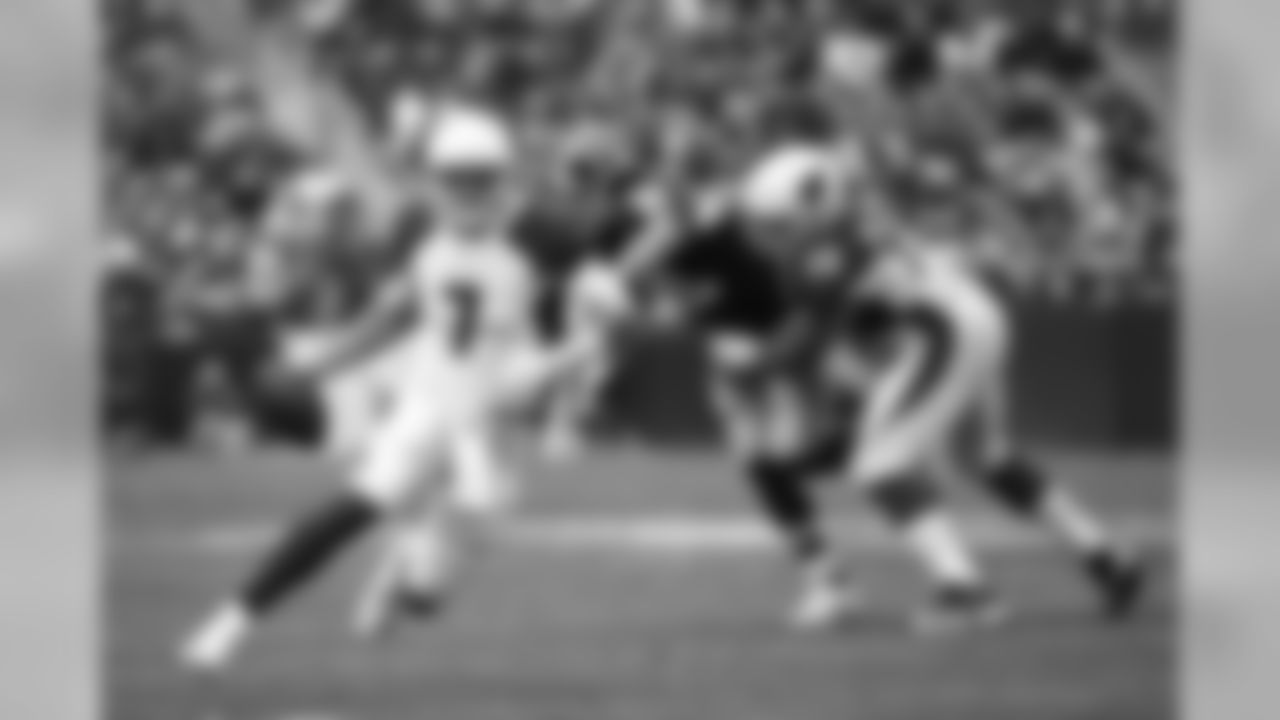 Cardinals QB Blaine Gabbert runs to escape pressure
