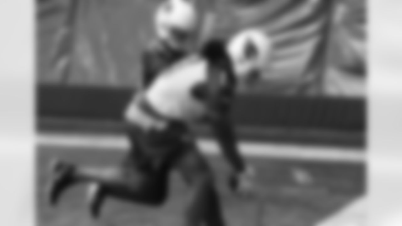 WR Larry Fitzgerald hits the pylon for a touchdown