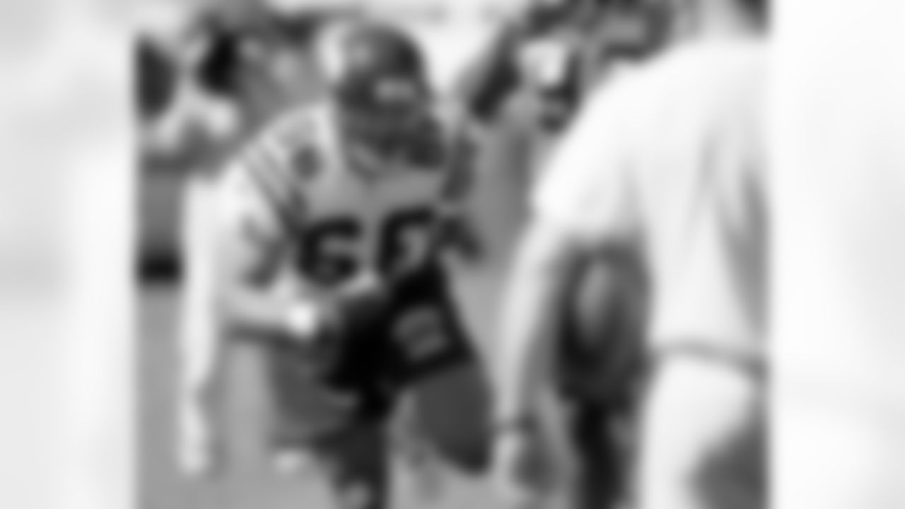 1999: Vikings select Michigan State DT Dimitrius Underwood