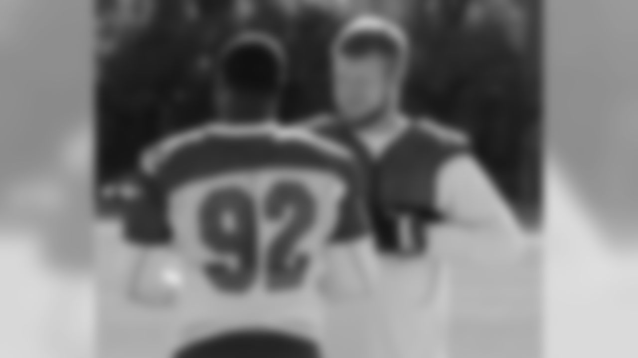 DT Frostee Rucker (92) and DT Josh Mauro