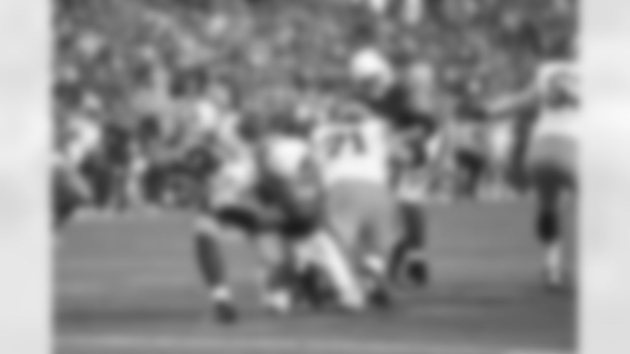 LB Dwight Freeney sacks Packers QB Aaron Rodgers