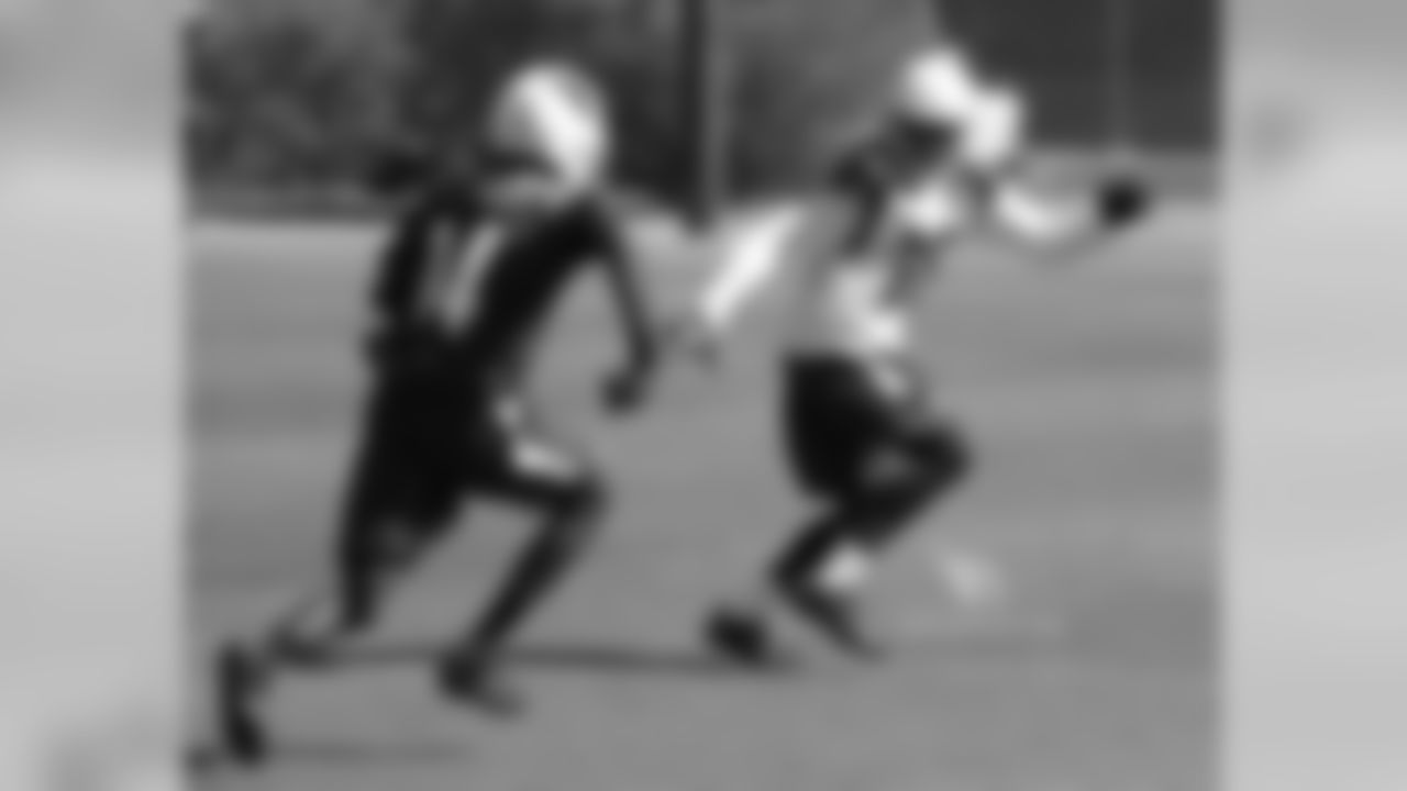 CB Brandon Williams tracks WR J.J. Nelson