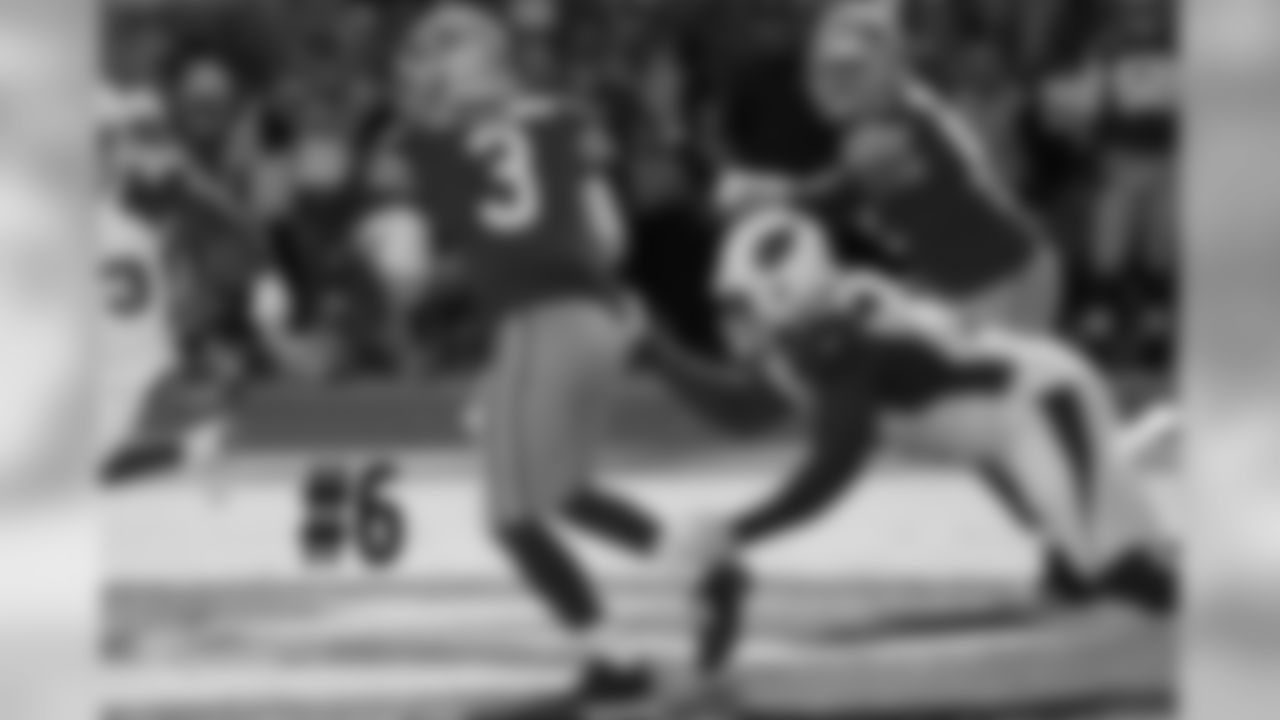 DL Olsen Pierre grabs a hold of 49ers QB C.J. Beathard
