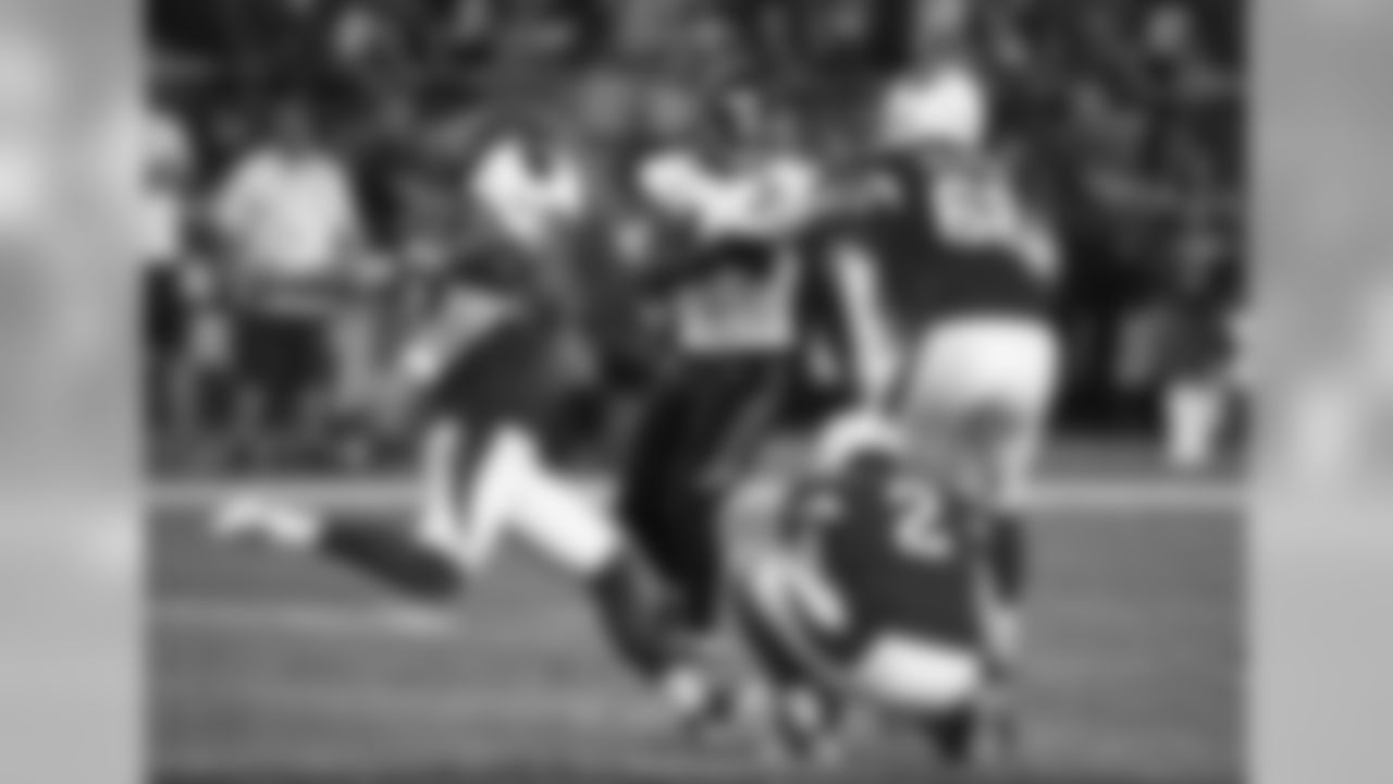 Phil Dawson hits the game-winning field goal