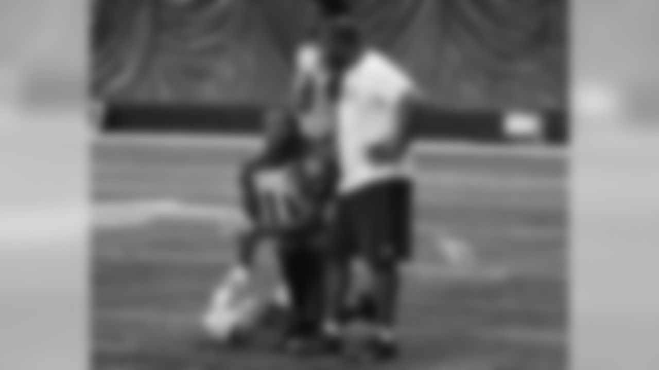Larry Fitzgerald and Torry Holt chat