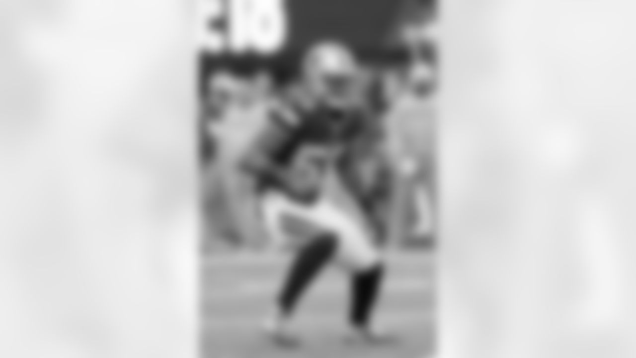 ILB Anthony Hitchens