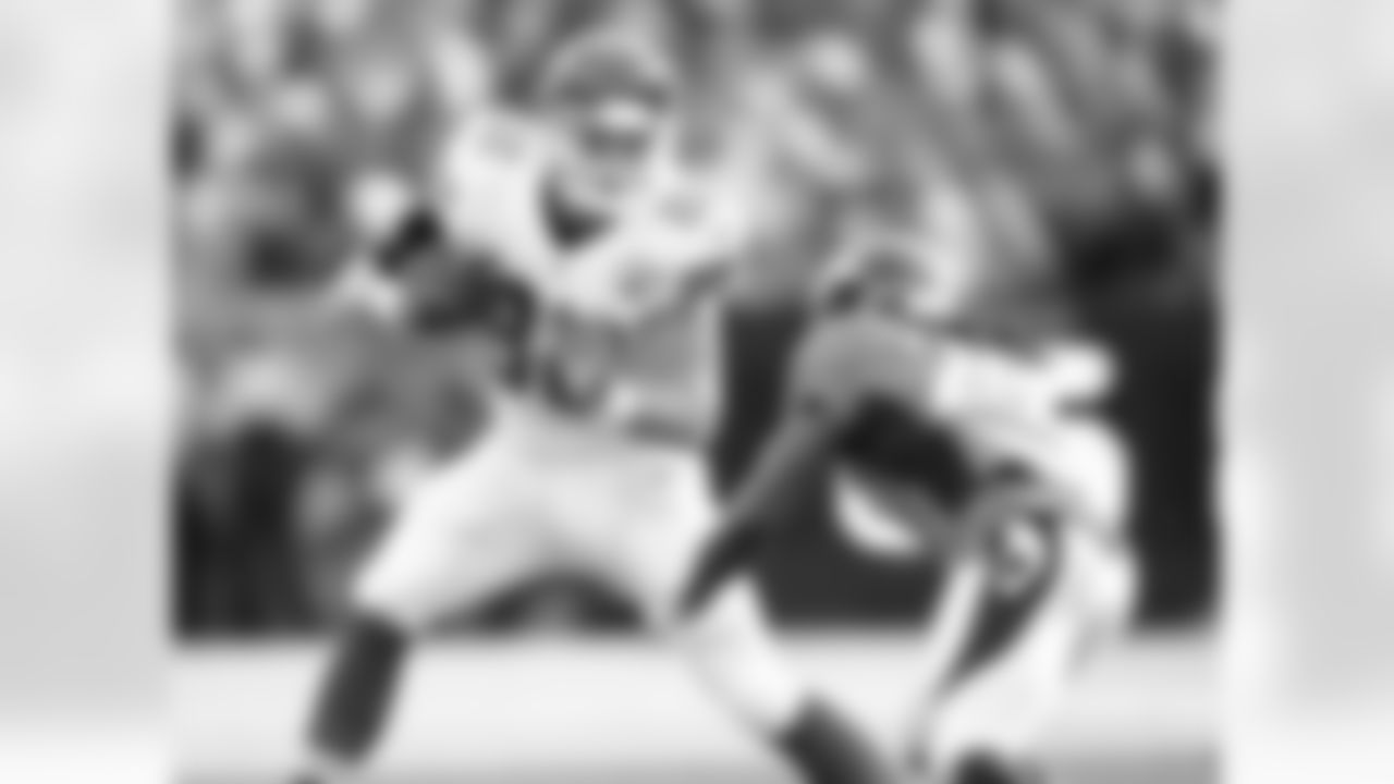 Kansas City Chiefs tight end Brian Parker (82)