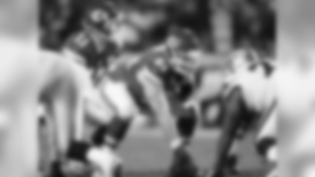 Kansas City Chiefs offensive lineman Mitch Morse (61)