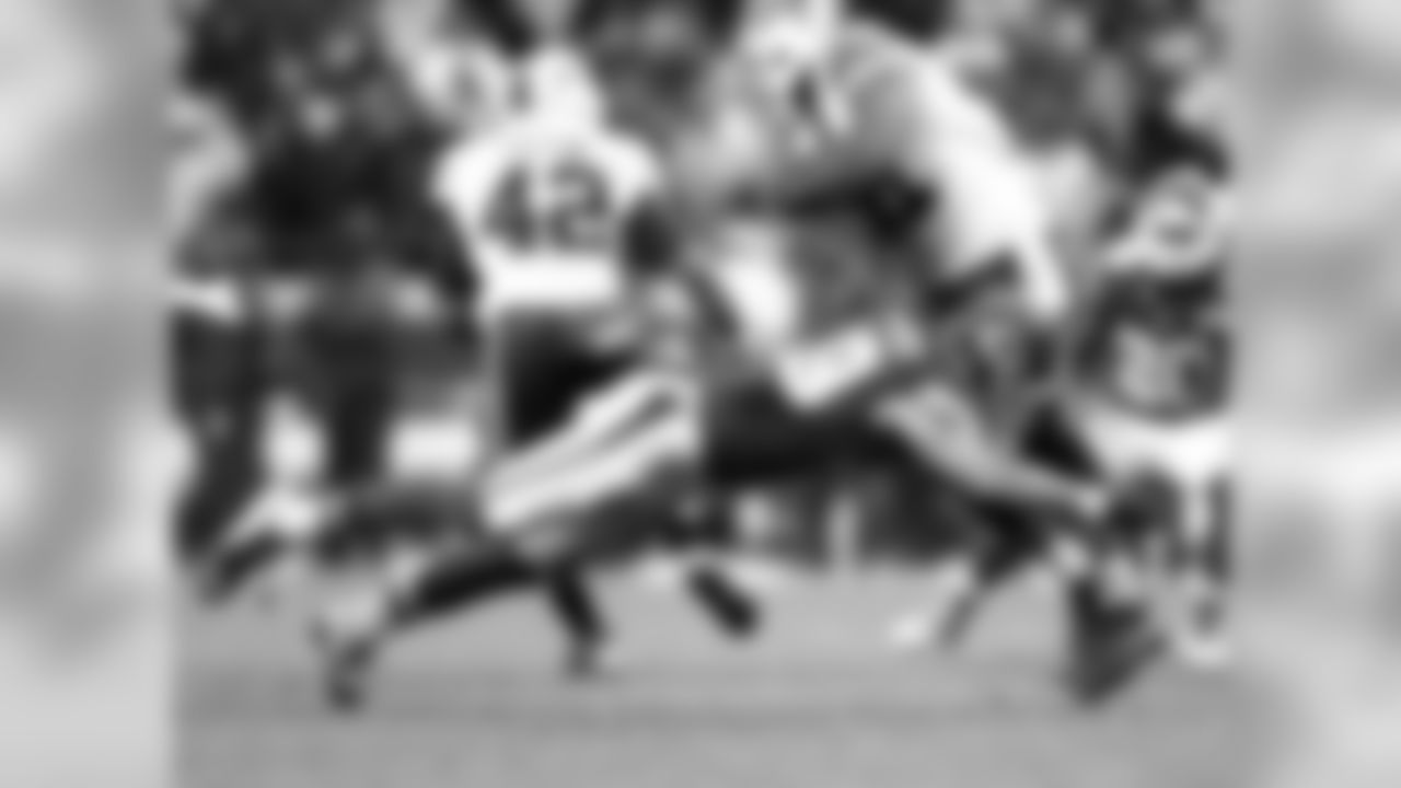 Kansas City Chiefs defensive back Daniel Sorensen (49)