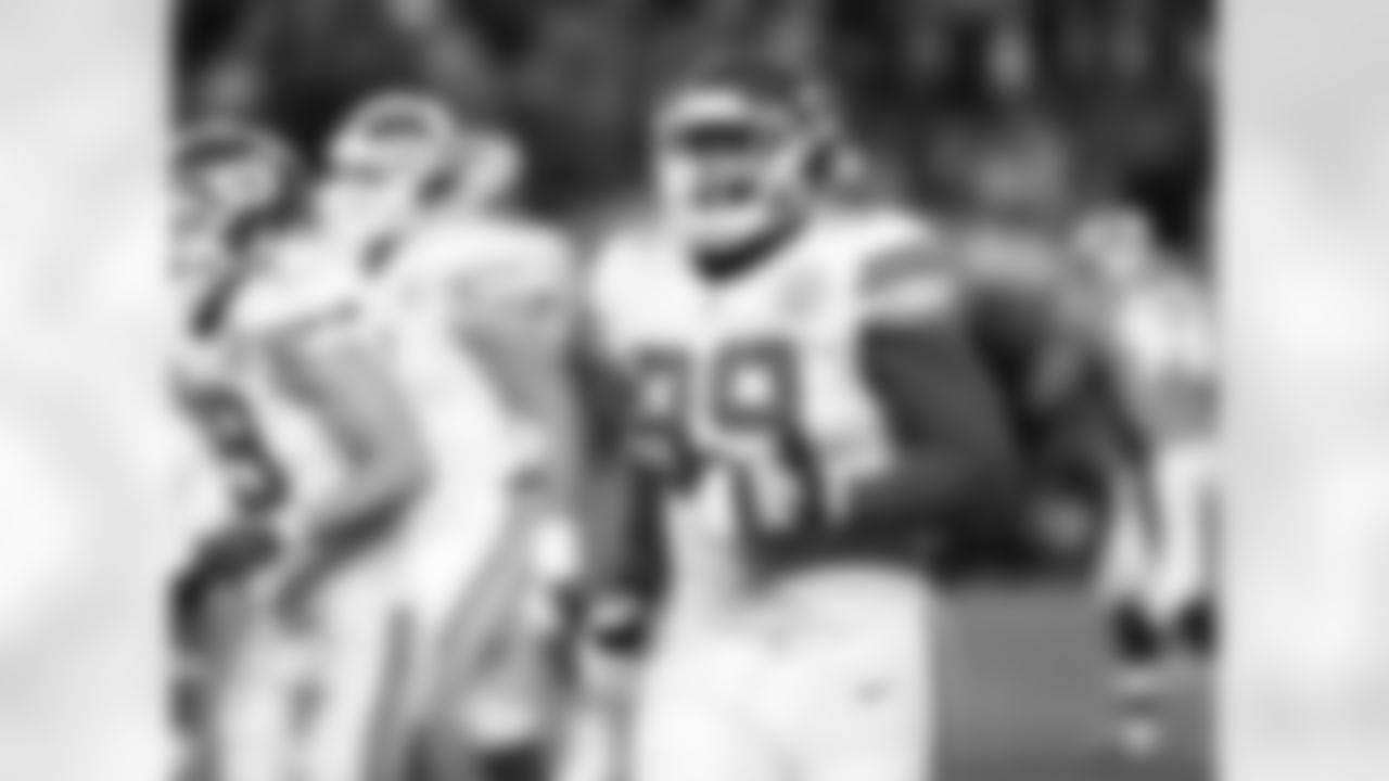Kansas City Chiefs defensive lineman Rakeem Nunez-Roches (99)
