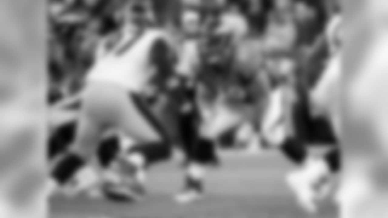Broncos OL Evan Mathis (69)