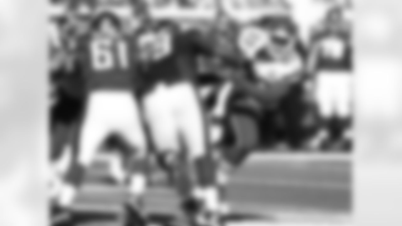 Kansas City Chiefs defensive lineman Rakeem Nunez-Roches (99)
