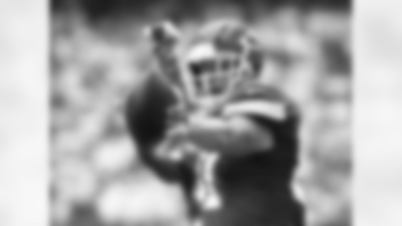 Kansas City Chiefs tight end Travis Kelce (87) winds up for his Falcon Punch touchdown dance