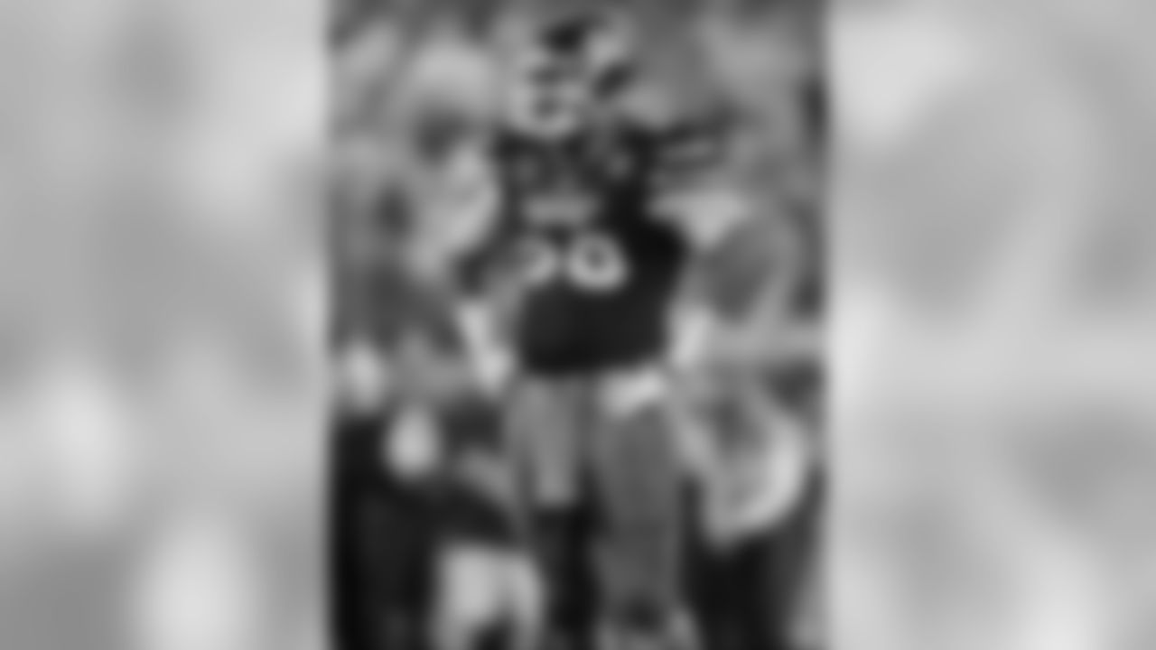 98 Chris Jones DL 6-6 308 2L Jr. Houston, MS