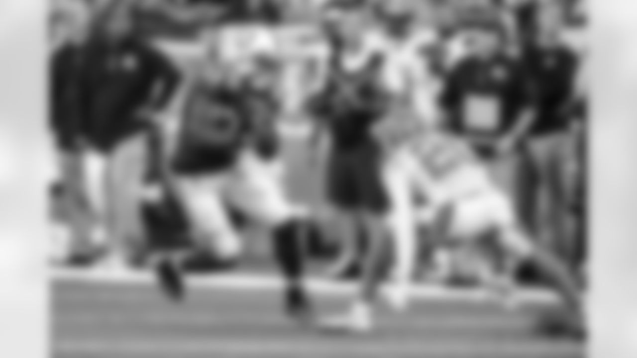 33 Turbin, Robert RB 5-10 216 28 6 Utah State