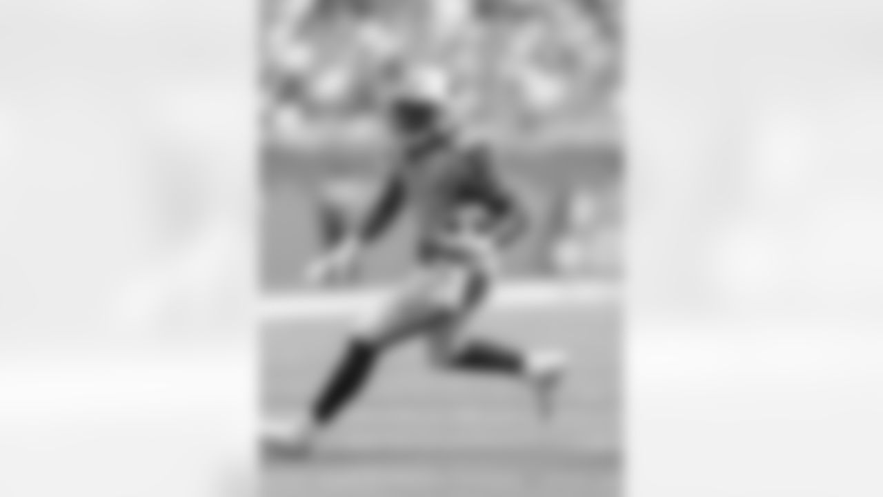 It really looks like DeMarco Murray is back in Dallas. Behind a young, but talented, offensive line, Murray ranks second in the NFL with 698 yards from scrimmage. Murray came over from Philly in the offseason and has been outstanding for the NFL's third ranked rushing offense.