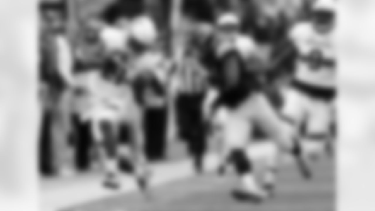 14 Desmond King DB 5-11 203 SR (IOWA)