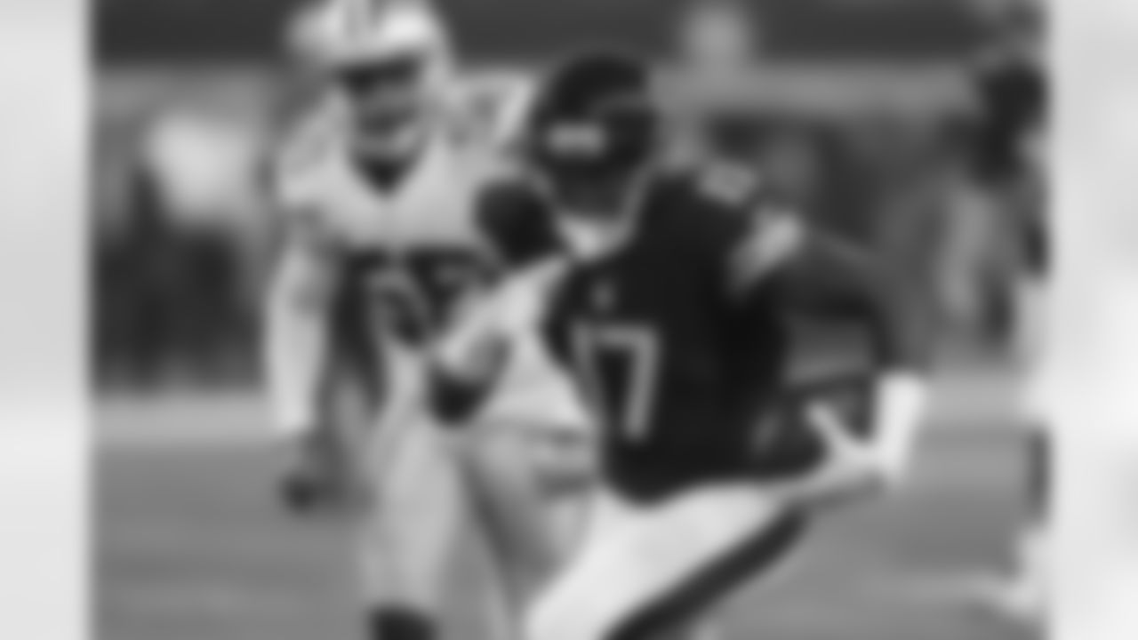 More injuries have hit the skill players of the Bears. Chicago is already down their starting running back and now their No. 2 wideout in Kevin White. Jeffery, and his 6-4 frame, is still the top target. Besides Jeffery, elusive wide receiver Eddie Royal (seven catches for 111 yards last week) has been a favorite target of Brian Hoyer.