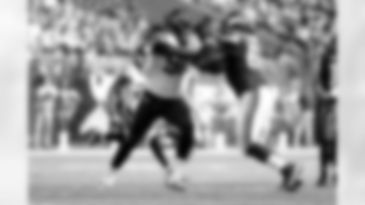 It's Jadeveon Clowney, the 2014 No. 1 overall pick, leading the NFL with eight tackles for loss this season. Yes, J.J. Watt is sidelined and that's a massive loss for the Texans. But Clowney is starting to demand similar attention that usually was assigned for Watt.