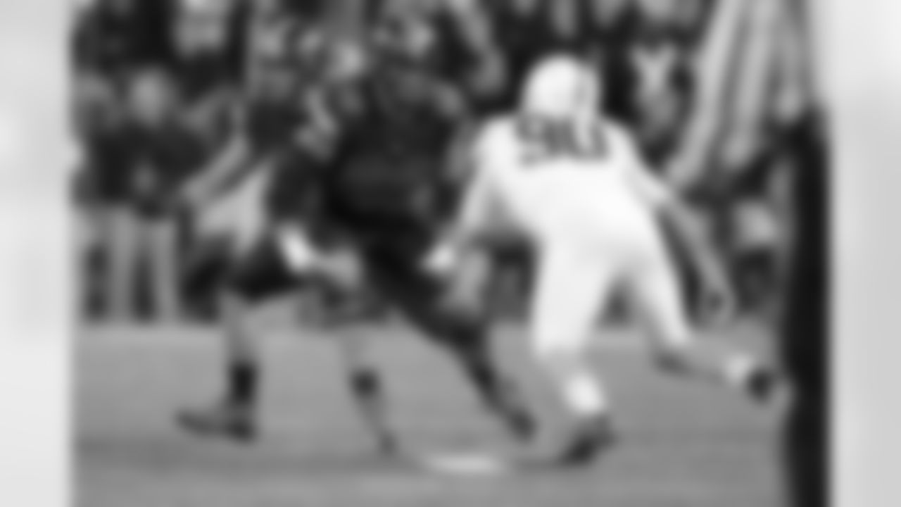 68 Decker, Taylor OL 6-8 315 SR