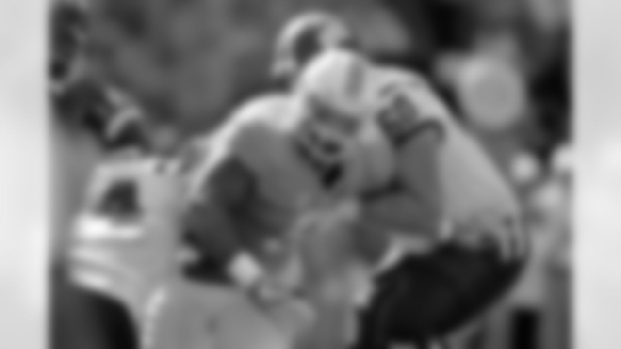 9 Derek Barnett DE 6-3 265 JR (Tennessee)