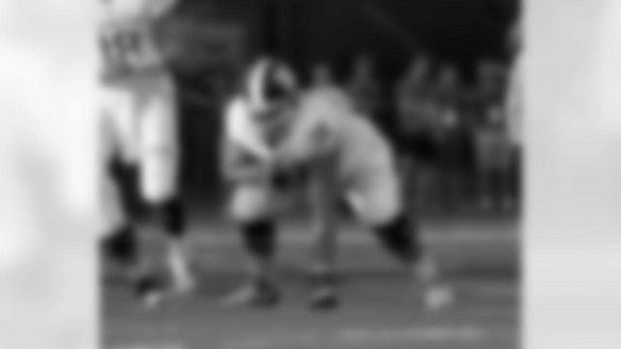 74 Jack Conklin OT 6-6 325 JR
