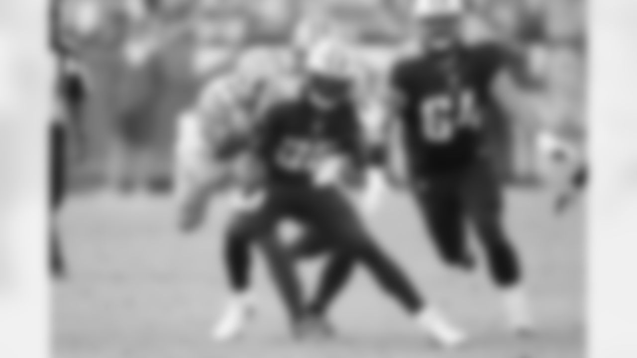 DeMarco Murray should be getting even more recognition for the type of season he is having in Tennessee. Murray is the NFL's second-leading rusher with 191 attempts for 930 yards and 8 touchdowns. Murray had 107 yards when these teams first met. Is that the over/under for Sunday's meeting?