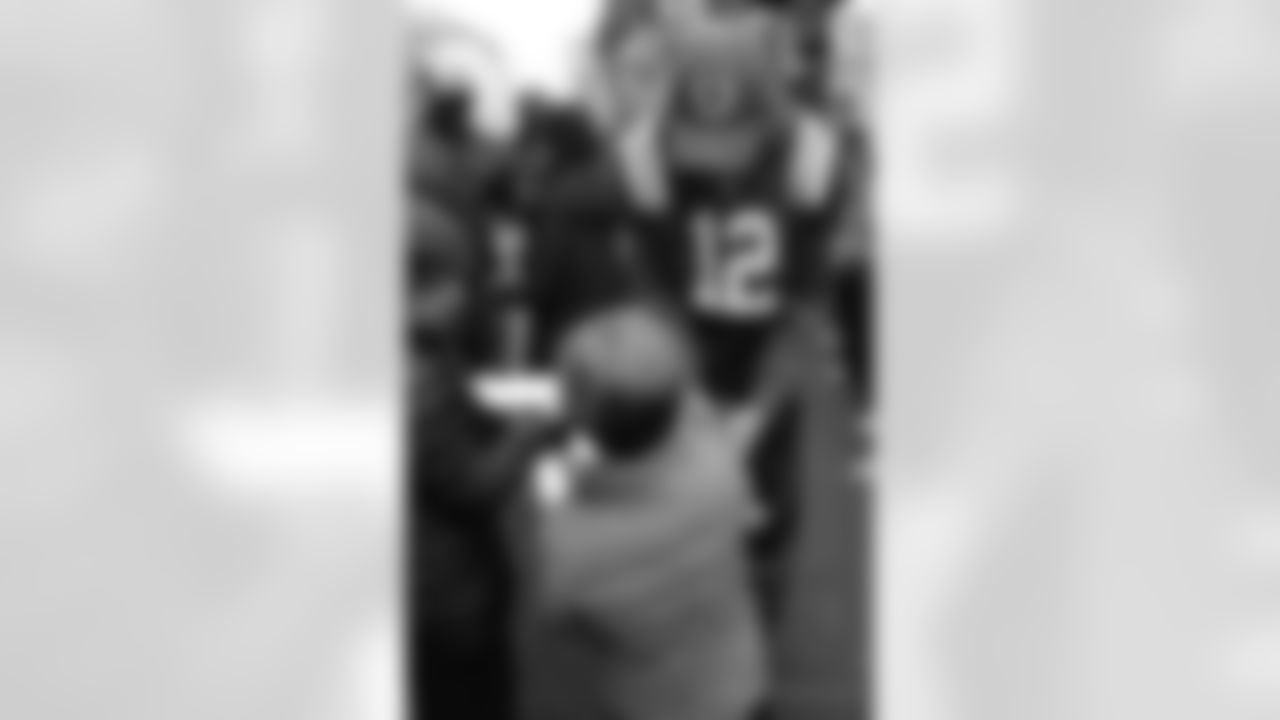 Andrew Luck signing autographs for some local fans!