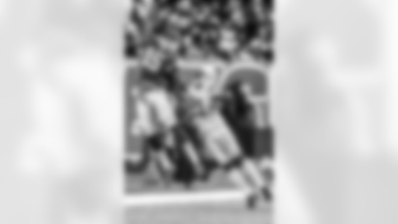 Last time these teams met, Vontae Davis shadowed DeAndre Hopkins a majority of the time (Davis didn't line up across from Hopkins in the slot). When targeting Hopkins with Davis on him earlier this year, Brock Osweiler had just a 20.3 quarterback rating with Hopkins catching four of eight targets for 31 yards. The Texans love their tight ends, so putting Davis again on Hopkins makes plenty of sense for the Colts.