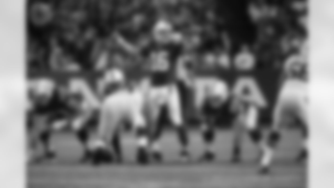16 Tolzien, Scott QB 6-2 215 30 7 Wisconsin