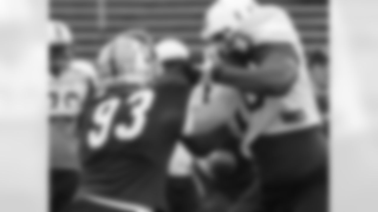 DE Trent Murphy battles OT Seantrel Henderson.