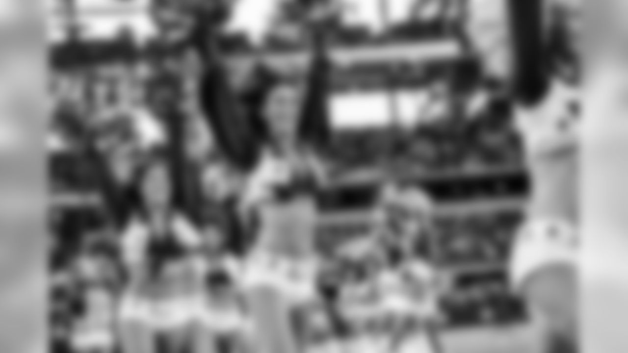 20171224_dal_cheers_selects_jj65378.jpg