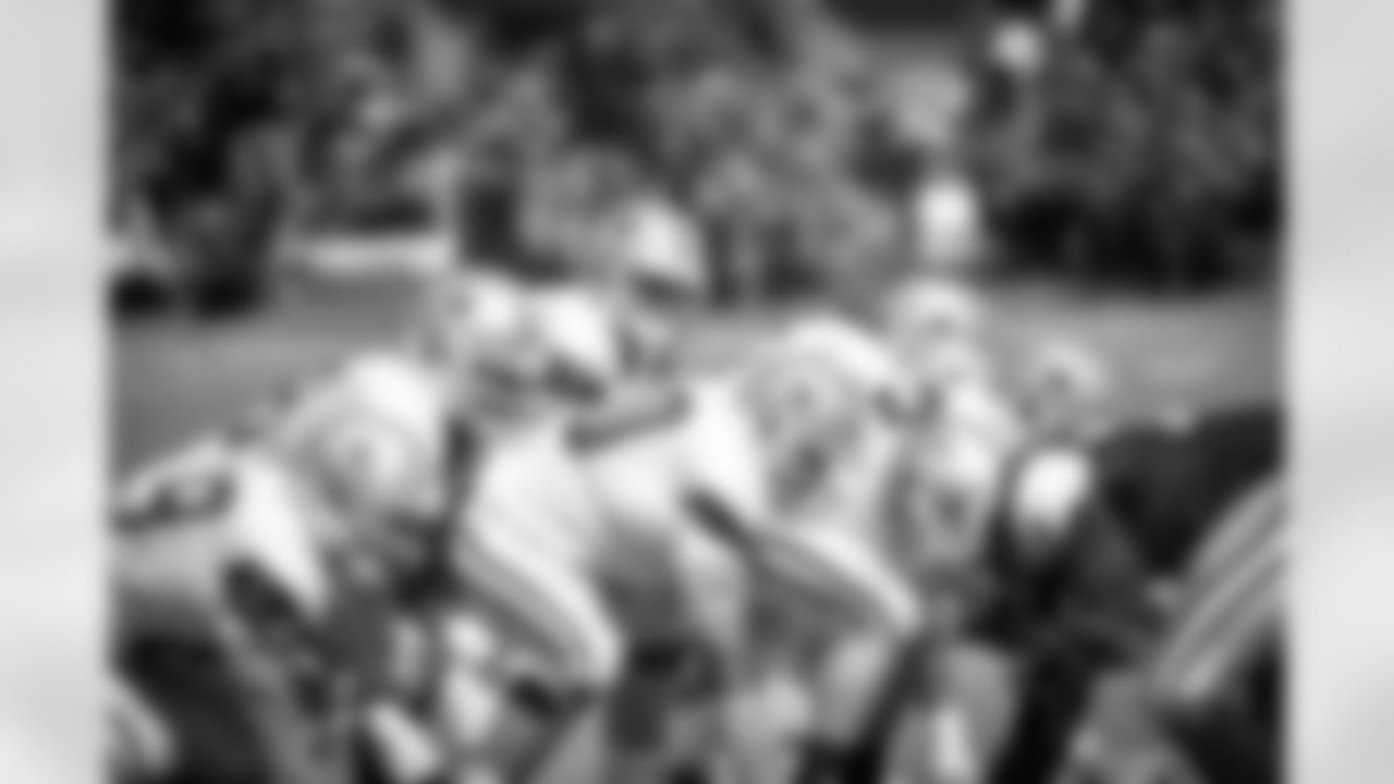 20160921_practice_dak_prescott_selects_jj0240.jpg