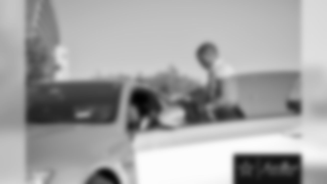 20171130_byron_jones_selects_jj61881.jpg