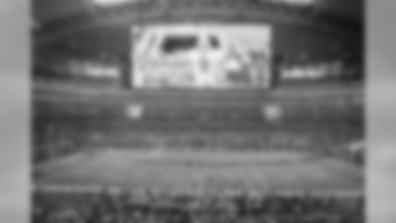 20171105_dal_tony_romo_tribute18.jpg