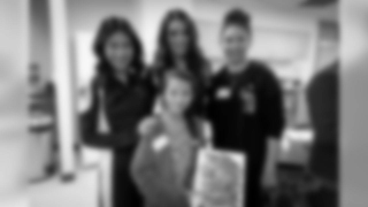 20161205_dal_childrens_hospital_visit23.jpg